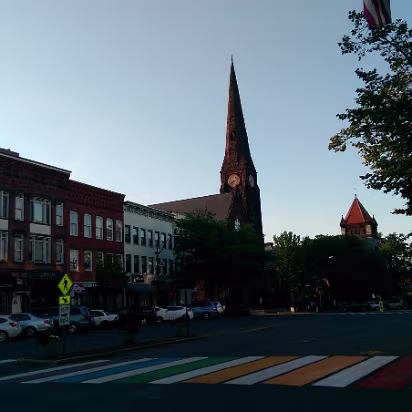 Holyoke_House_Hunt-013