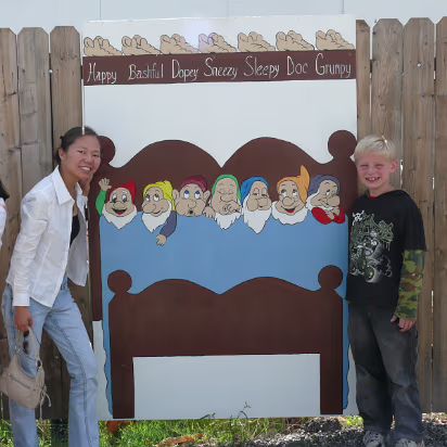 Apple_Orchard_Day-009 Hanhan and Cole with the Seven Dwarves.