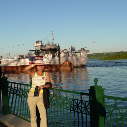Blues_Festival_2007-001 Hanhan enjoying the nice day just as we arrived to the riverfront.