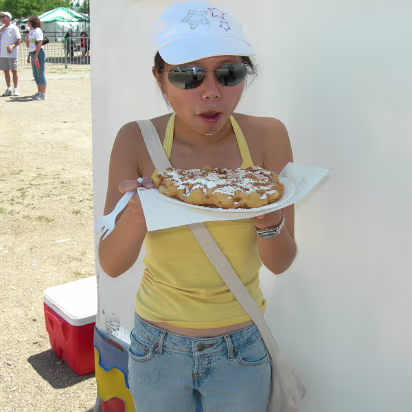 HOIFair_2007-004 Hanhan LOVES her funnel cake!