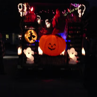 Halloween_2007-014 Decorations on the back of the float.