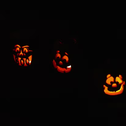 Halloween_2007-018 Three scary jack o' lanterns.