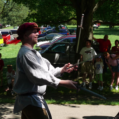 Olde_English_Faire-012 A knife juggler.