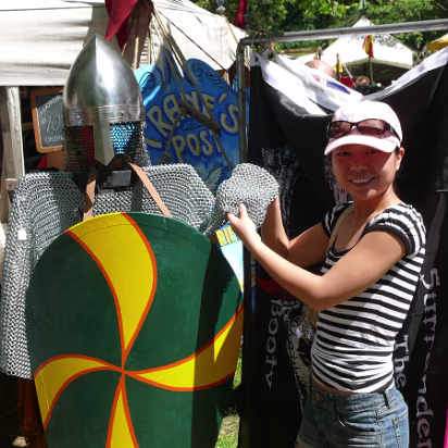 Olde_English_Faire-013 Hanhan examining the chain mail.