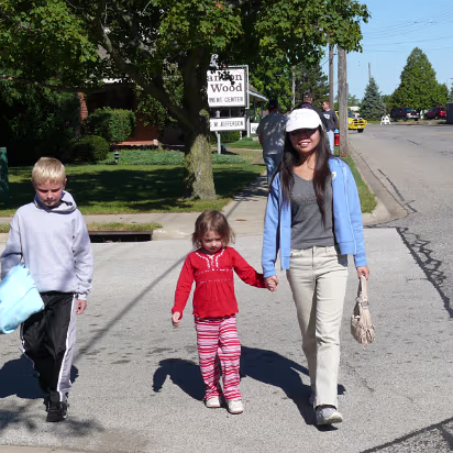 Pumpkin_Festival_2007-001 Cole, Cassie, and Hanhan heading for a spot to watch the parade.