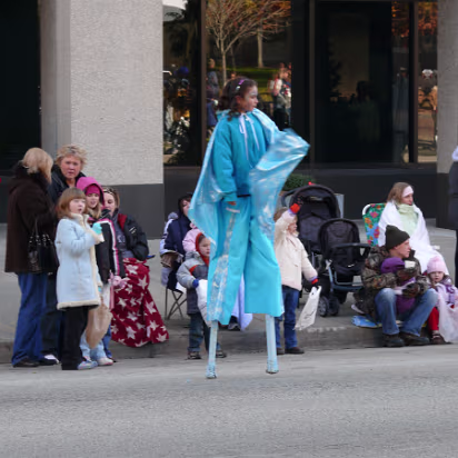 Santa_Claus_Parade_2007-009 A girl on stilts.