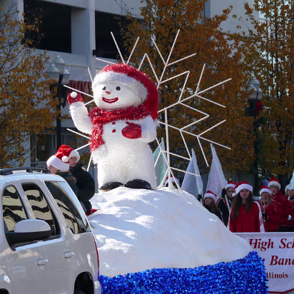 Santa_Claus_Parade_2007-029 Snowman throwing snowballs.