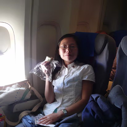 USA_Move-009 Hanhan enjoying one of the many kinds of food we had on the plane.