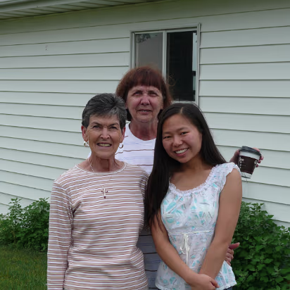 USA_Move-022 Brenda, Linda, and Hanhan at the 'Welcome Hanhan' cookout.