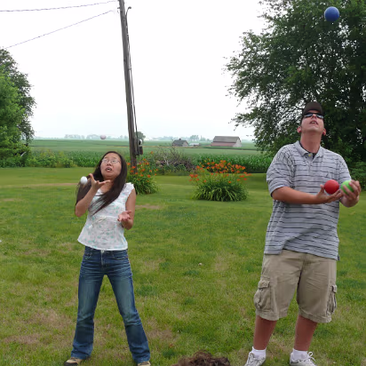 USA_Move-034 Hanhan is trying to juggle with Jason.