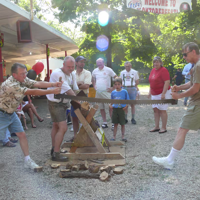 VolksFest_2007-018 The woodcutters, Ed & Gary trying to get through a log.
