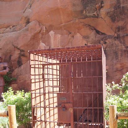 Four_Corners-014 Jail cell. See the ball and chain?