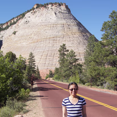 Zion_NP-004 Checkerboard Mesa. Vertical lines are very rare and are actually cracks in the sandstone.