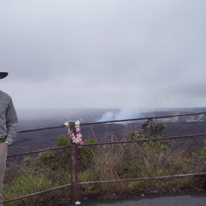 Hawaii-027 Buddhists were having a service just to my right.