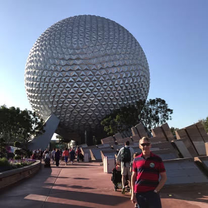 Florida_2017-008 Inside the park with the iconic Spaceship Earth