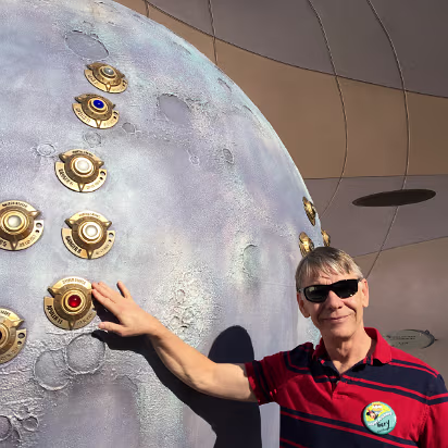 Florida_2017-017 This is outside Mission Space, they have a Moon model with all the landing site marked on it. This one is Apollo 11.