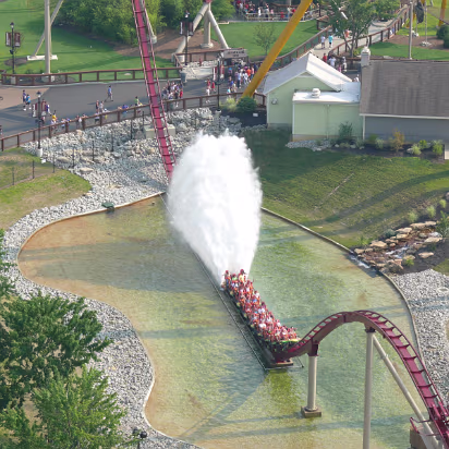 King's_Island-008 Leaves a wake behind its so fast