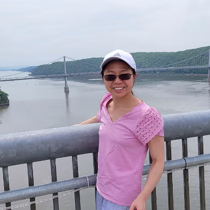 New_York_2021-005 Hanhan with the Mid-Hudson bridge