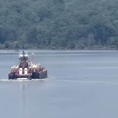 New_York_2021-006 The Hudson river is a major transport artery, a fuel barge heading upriver.