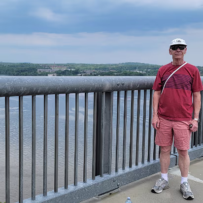 New_York_2021-008 Gary proudly wearing his purse.
