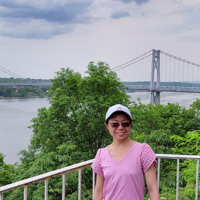 New_York_2021-013 Hanhan and the Mid-Hudson bridge.