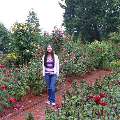 Area-021 Surrounded by roses is a nice feeling.