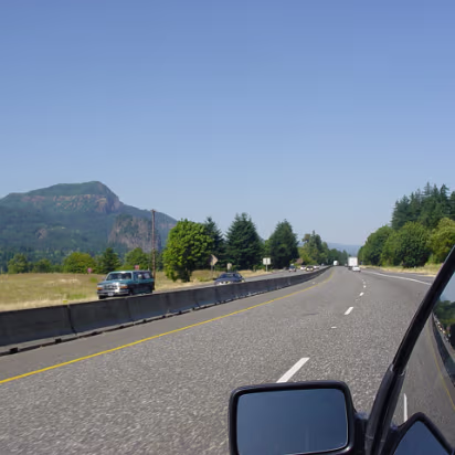 Oregon-001 The drive up the Columbia River.