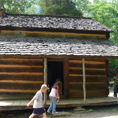 Tennessee-016 The front porch where the settlers would relax.